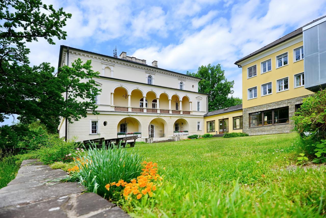 Отель Bildungshaus Schloss Krastowitz Клагенфурте Экстерьер фото